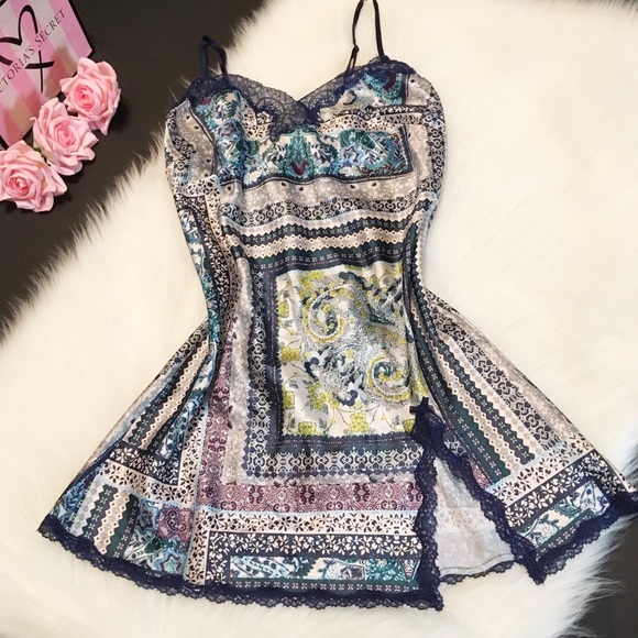 Victoria's Secret Other - 🌹2 For $50🌹 VS Lace Trim & Satin Slip - Small -